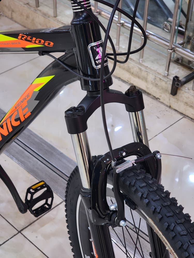 دوشاخ قفل شو